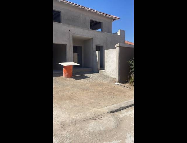 4 BEDROOM HOUSE FOR SALE IN FOURWAYS